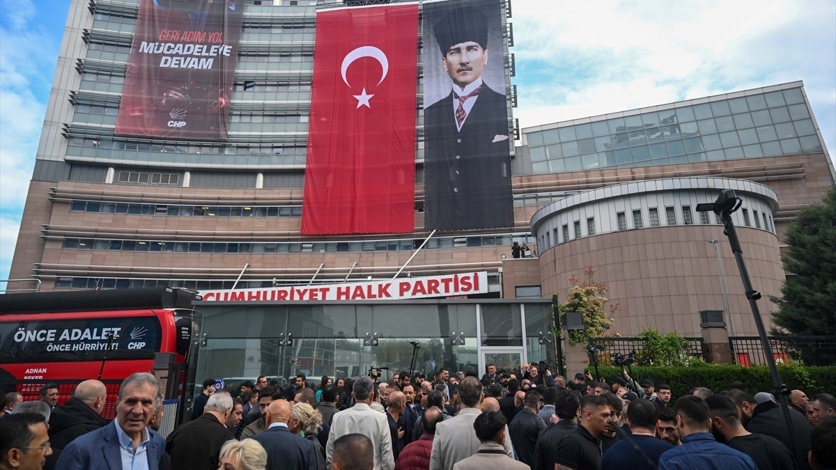 İstinafın CHP kurultay davası kararının ardından parti genel merkezinde gerginlik yaşanıyor İstinafın CHP kurultay davası kararının ardından parti genel merkezinde gerginlik yaşanıyor