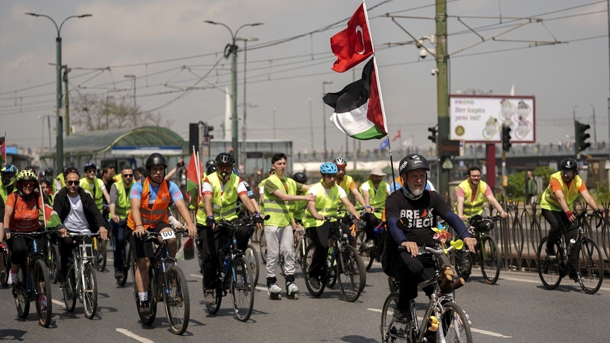 Küresel Sumud Filosu’na destek için pedallar İstanbul’da çevrildi