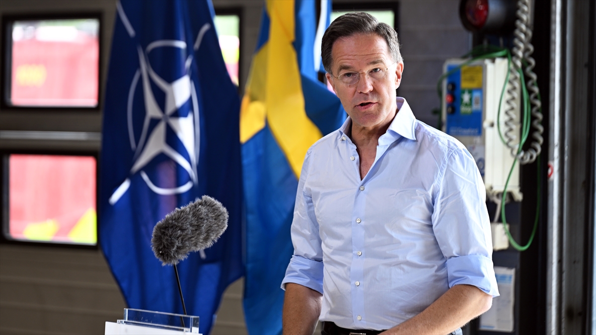 Rutte, ABD’nin Avrupa’daki askeri varlığını azaltma kararının NATO’nun planlarını etkilemediğini vurguladı