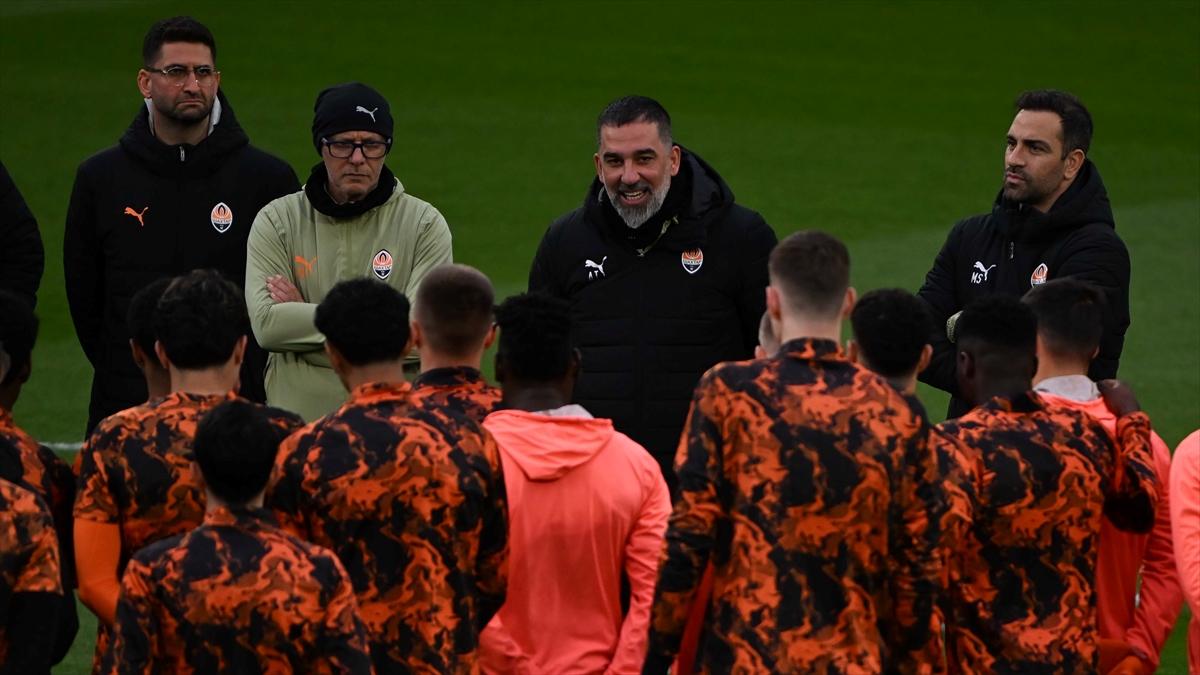 Shakhtar Donetsk’i şampiyonluğa taşıyan Arda Turan, Türk teknik direktörlük tarihine geçti