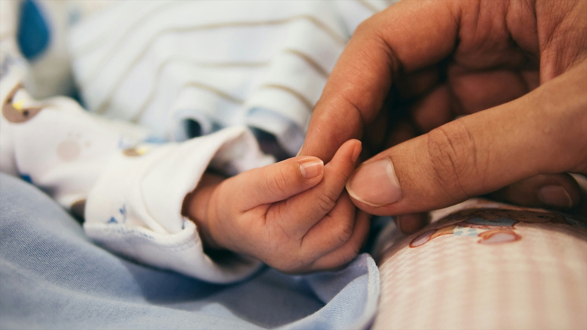 Sözleşmeli personelin doğum izni 16 haftadan 24 haftaya çıkarıldı