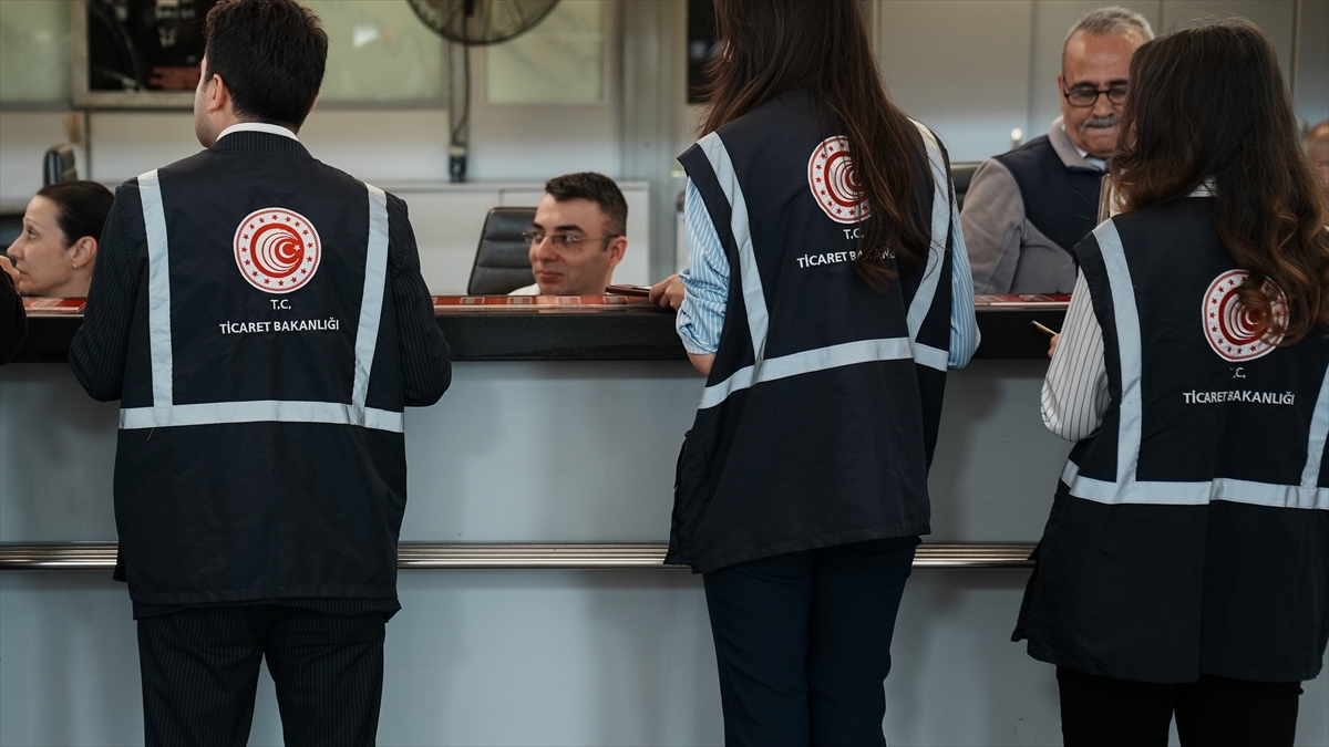 Ticaret Bakanlığı 4 ayda 170 bin 11 firma ile 21,2 milyon ürünü denetledi Ticaret Bakanlığı 4 ayda 170 bin 11 firma ile 21,2 milyon ürünü denetledi