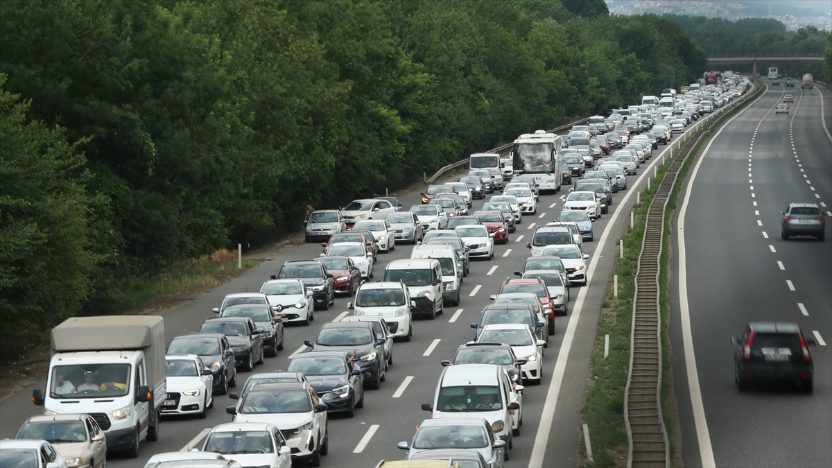 Trafiğe nisanda 182 bin 34 aracın kaydı yapıldı