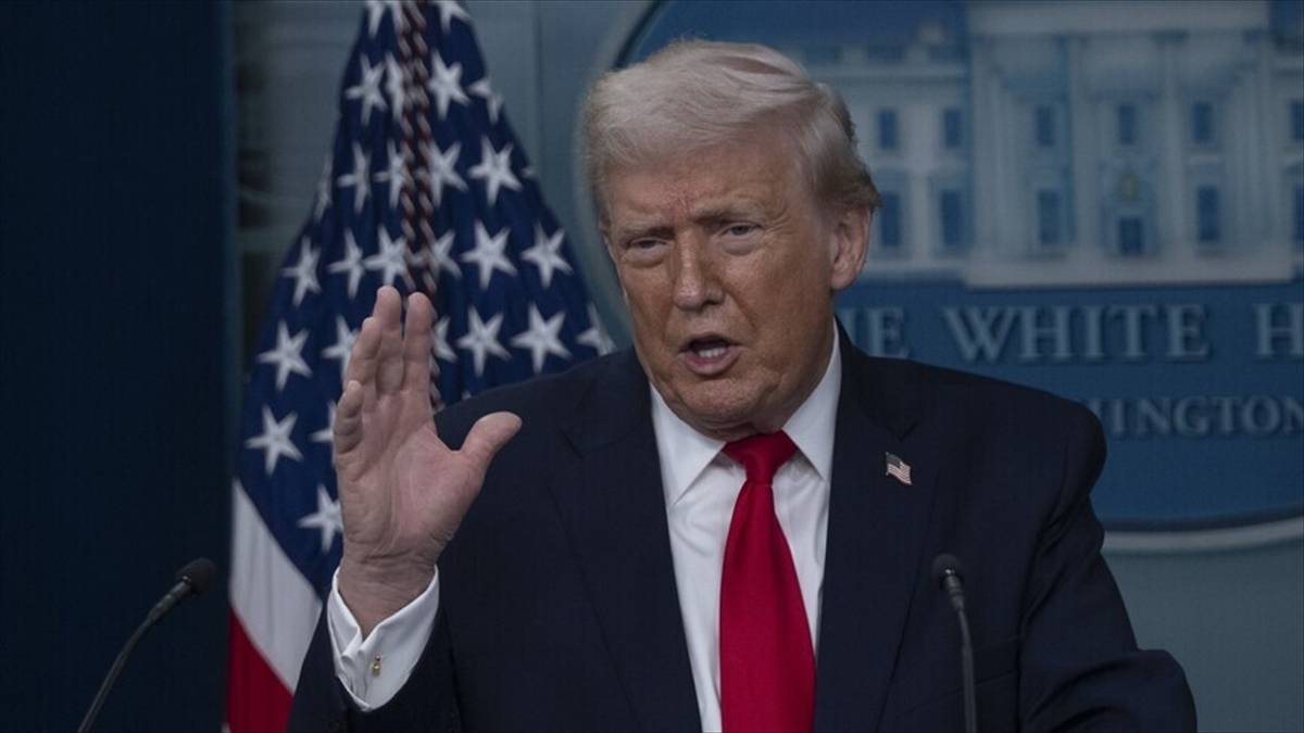 Trump’tan, Hürmüz Boğazı’ndaki ABD gemilerine saldırması halinde İran’ın “yeryüzünden silineceği” tehdidi