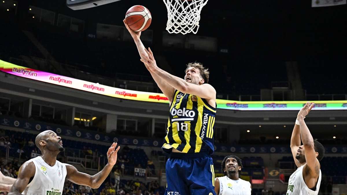 Türkiye Sigorta Basketbol Süper Ligi play-off çeyrek finalinde Fenerbahçe Beko seride durumu 1-0’a getirdi