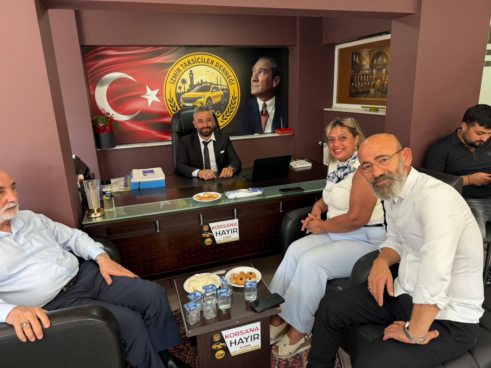 DSP’den İzmir Taksici Esnafına Destek Ziyareti… DSP’den İzmir Taksici Esnafına Destek Ziyareti…