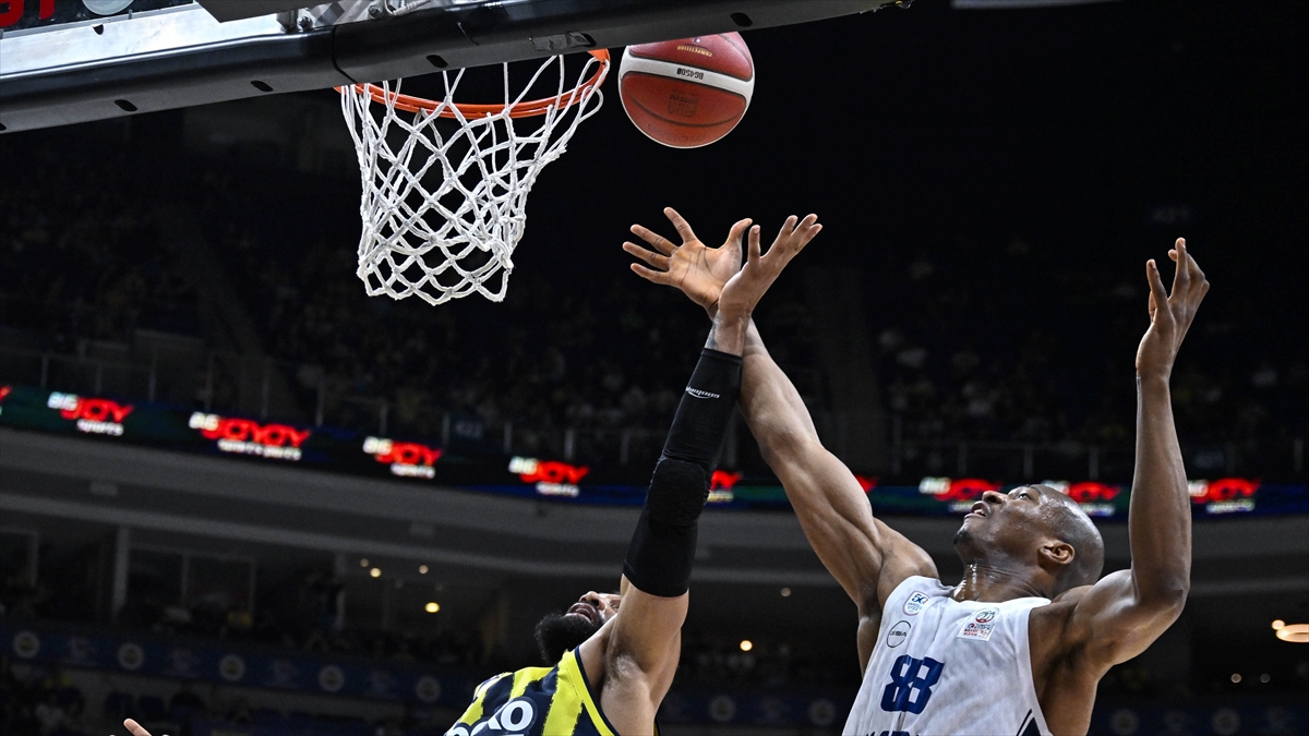 Anadolu Efes, Basketbol Süper Ligi yarı finalinde yarın Fenerbahçe Beko’yu konuk edecek