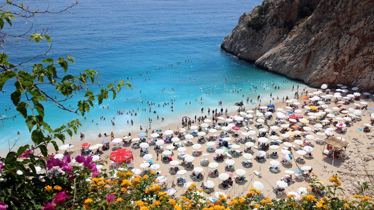 Antalya’da “Dumansız Plaj” uygulaması başlatıldı