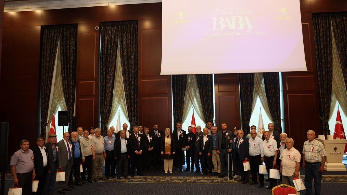 Babalar Günü dolayısıyla AK Parti’de şehit babaları ve gaziler ağırlandı