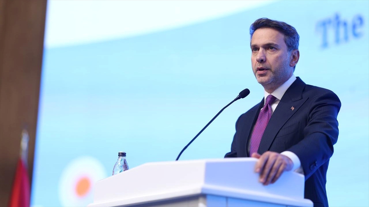 Bakan Bayraktar, güneş enerjisinin Türkiye’deki toplam kapasitenin en büyük tekil kaynağı olacağını söyledi Bakan Bayraktar, güneş enerjisinin Türkiye’deki toplam kapasitenin en büyük tekil kaynağı olacağını söyledi