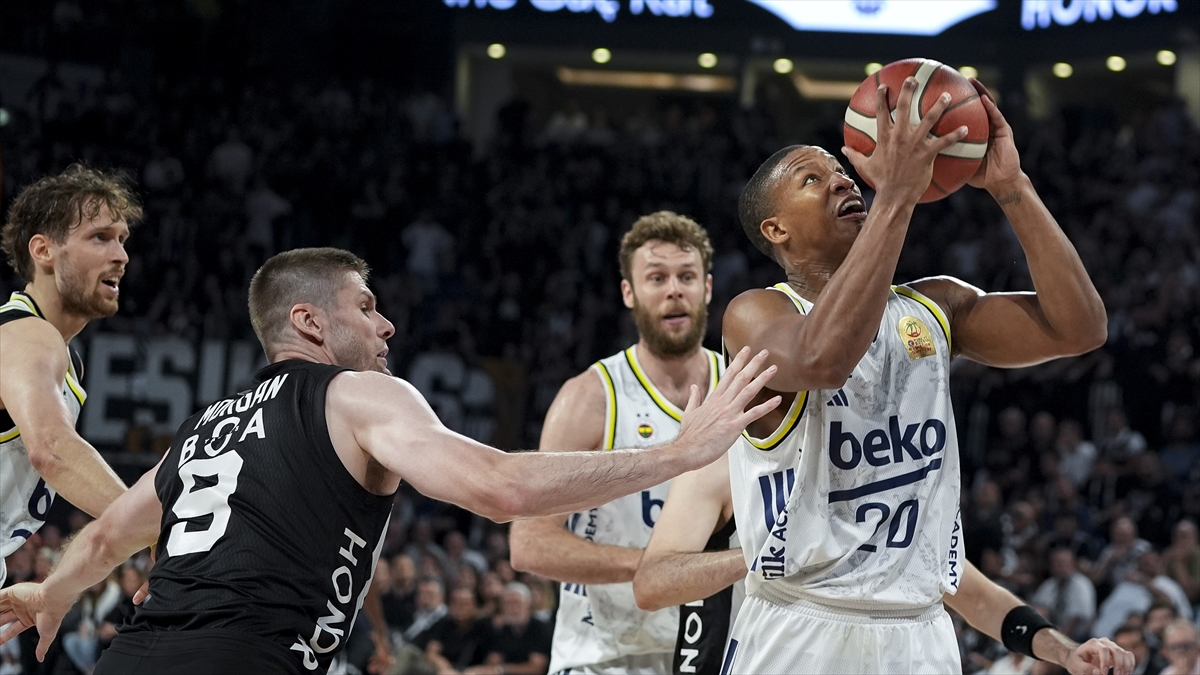 Basketbol Süper Ligi’nde şampiyon Fenerbahçe Beko oldu. Basketbol Süper Ligi’nde şampiyon Fenerbahçe Beko oldu.