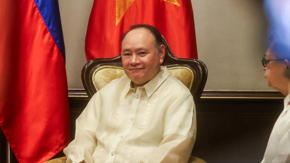 Çin, Filipinler Savunma Bakanı Teodoro ve ailesine yaptırım uygulayacağını açıkladı Çin, Filipinler Savunma Bakanı Teodoro ve ailesine yaptırım uygulayacağını açıkladı