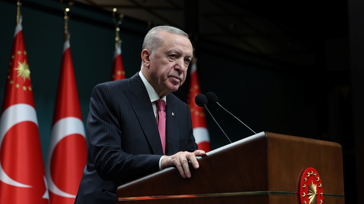 Cumhurbaşkanı Erdoğan, İran Cumhurbaşkanı Pezeşkiyan ve Irak Başbakanı Zeydi ile telefonda görüştü Cumhurbaşkanı Erdoğan, İran Cumhurbaşkanı Pezeşkiyan ve Irak Başbakanı Zeydi ile telefonda görüştü