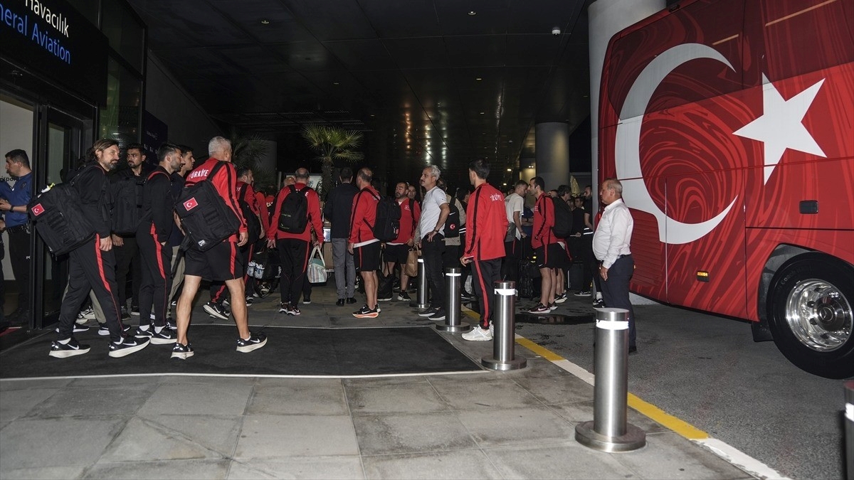 Dünya Kupası’na veda eden A Milli Futbol Takımı yurda döndü