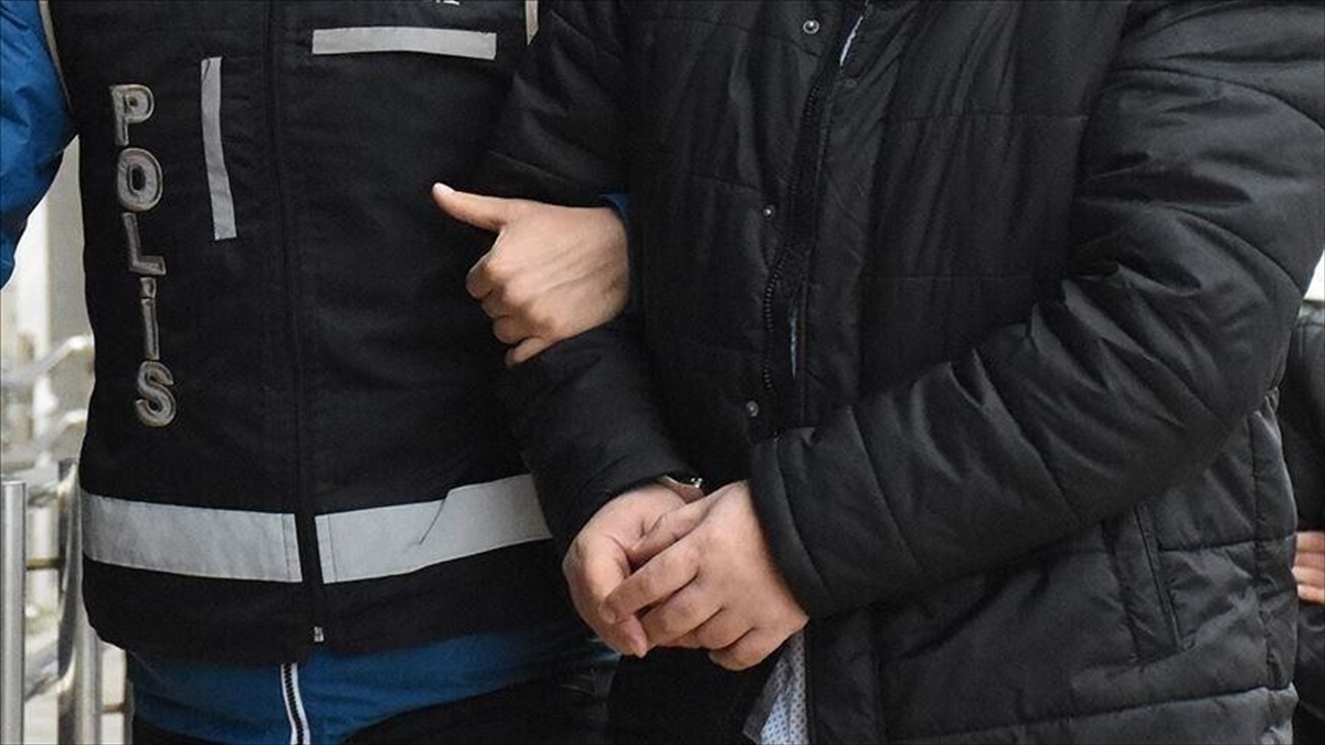 Elebaşı İtalya’da bulunan suç örgütüne yönelik 7 ilde 54 şüpheliye operasyon Elebaşı İtalya’da bulunan suç örgütüne yönelik 7 ilde 54 şüpheliye operasyon