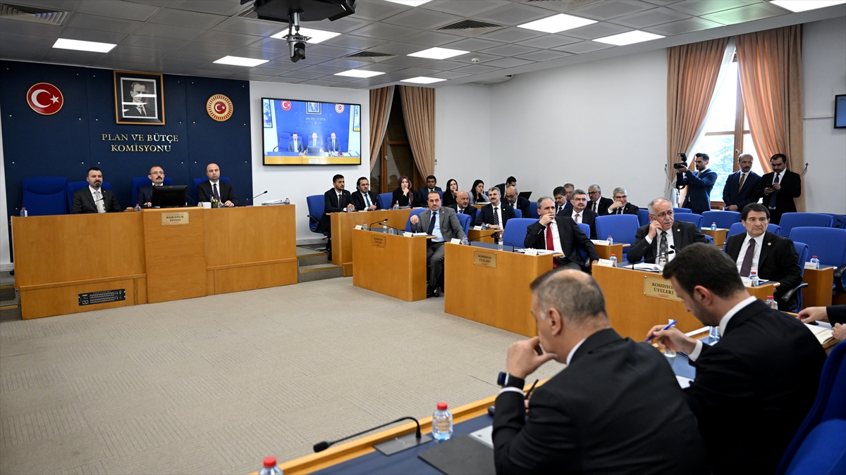 Emniyet Teşkilatı ve basına yönelik düzenlemeleri de içeren kanun teklifi, Plan ve Bütçe Komisyonunda kabul edildi Emniyet Teşkilatı ve basına yönelik düzenlemeleri de içeren kanun teklifi, Plan ve Bütçe Komisyonunda kabul edildi