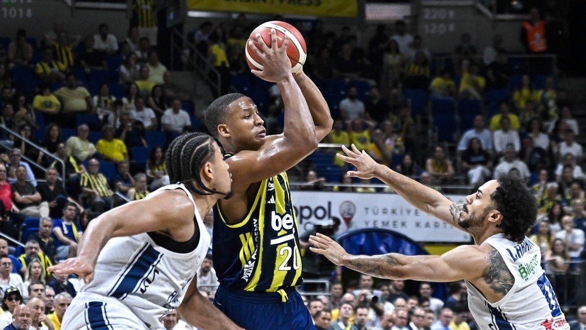 Fenerbahçe Beko, Anadolu Efes’i 73-72 yendi Fenerbahçe Beko, Anadolu Efes’i 73-72 yendi