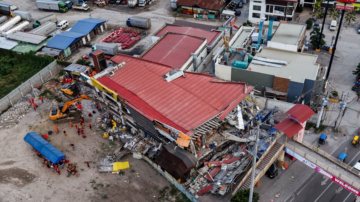 Filipinler’in Mindanao bölgesinde meydana gelen 7,8 büyüklüğündeki depremde ölü sayısı 45’e yükseldi Filipinler’in Mindanao bölgesinde meydana gelen 7,8 büyüklüğündeki depremde ölü sayısı 45’e yükseldi