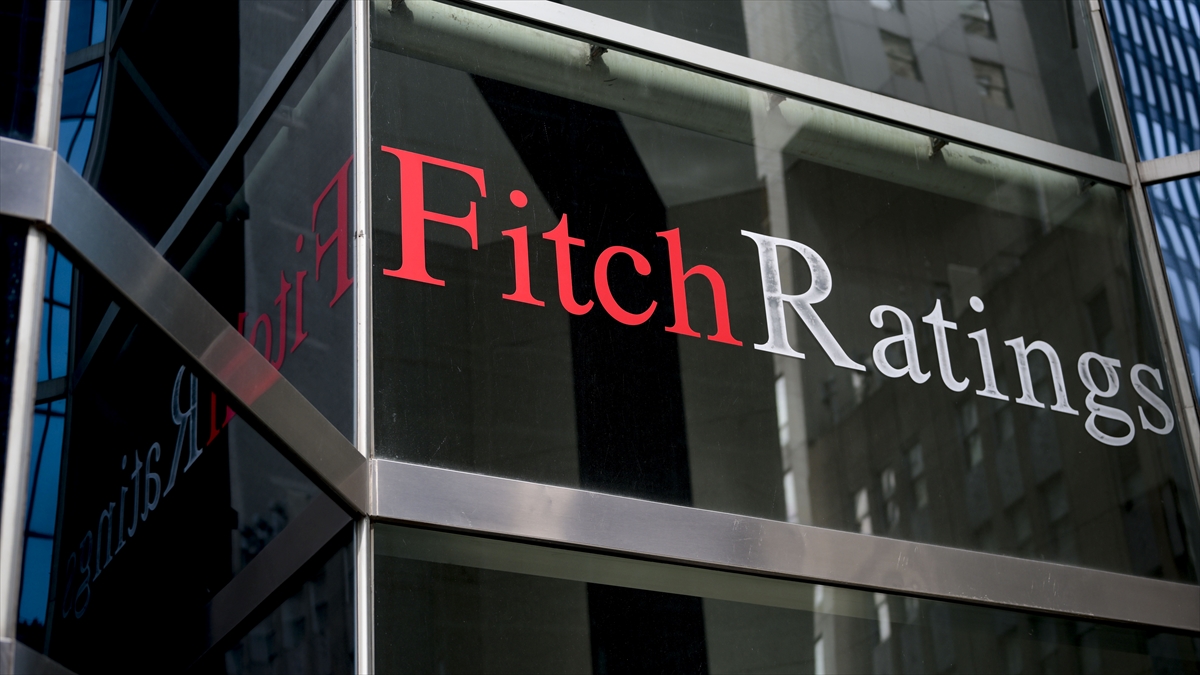Fitch, küresel ekonomik büyüme tahminini düşürdü