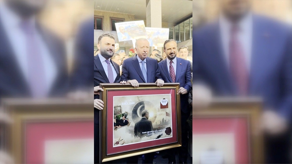 Gençlerden Cumhurbaşkanı Erdoğan’a Babalar Günü sürprizi Gençlerden Cumhurbaşkanı Erdoğan’a Babalar Günü sürprizi