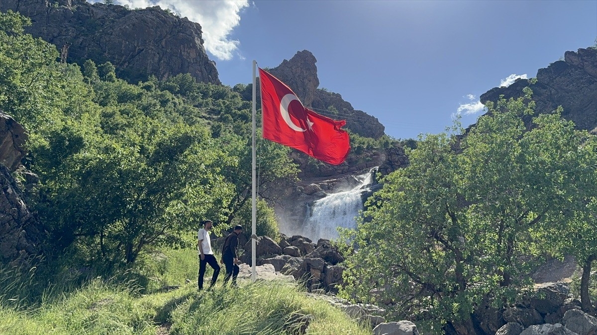 Irak sınırındaki şelaleye “Mehmetçik dokunuşu”
