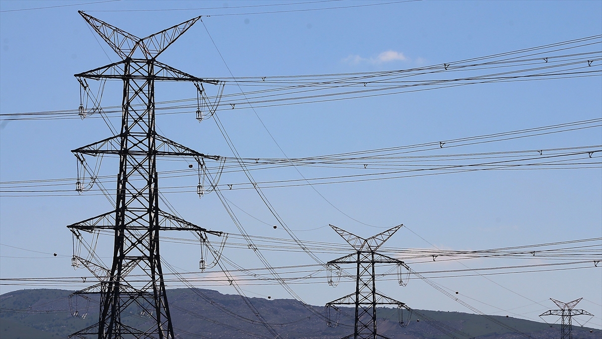 İran Enerji Bakanı: İran ile Katar elektrik şebekesi birbirine bağlanacak