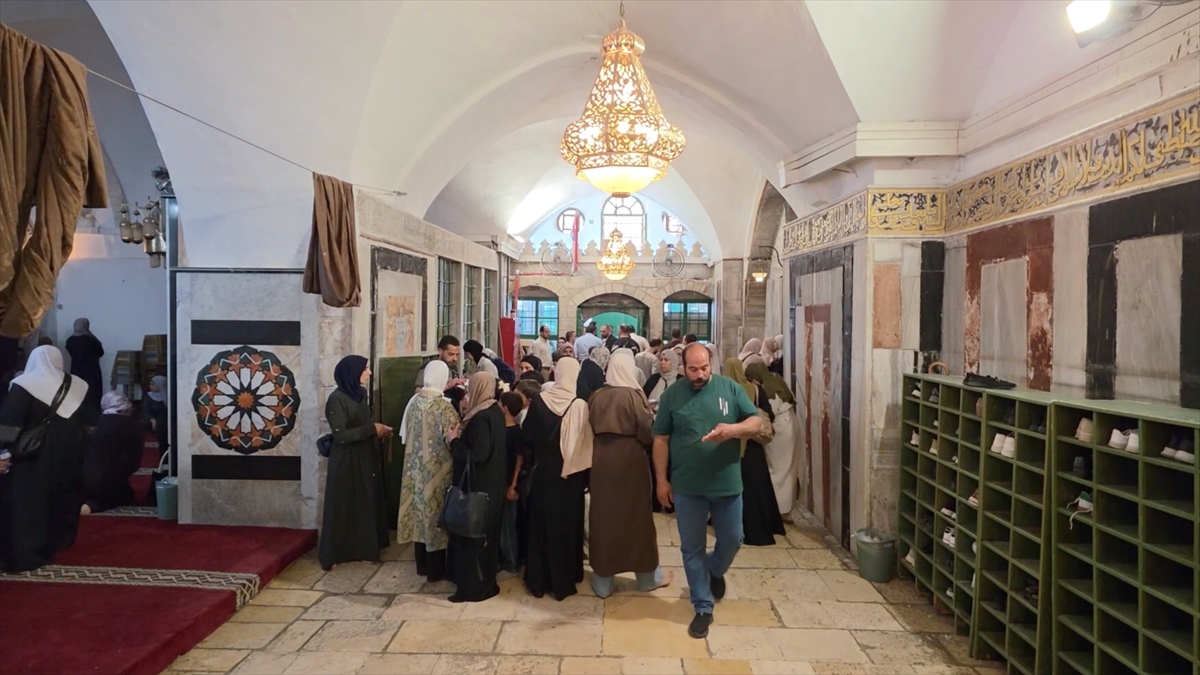 İsrail’in kısıtlamalarına rağmen Filistinliler hicri yılbaşını Harem-i İbrahim Camisi’nde karşıladı İsrail’in kısıtlamalarına rağmen Filistinliler hicri yılbaşını Harem-i İbrahim Camisi’nde karşıladı