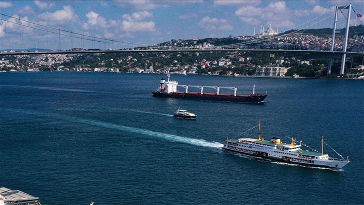 İstanbul Boğazı’nda gemi trafiği askıya alındı İstanbul Boğazı’nda gemi trafiği askıya alındı