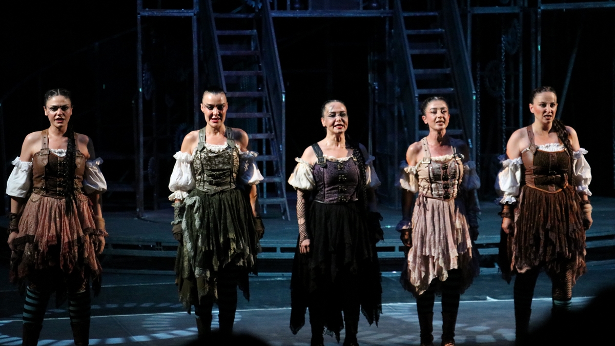İstanbul Devlet Tiyatrosu, “Lysistrata” oyunuyla Bulgaristan’da sahne aldı