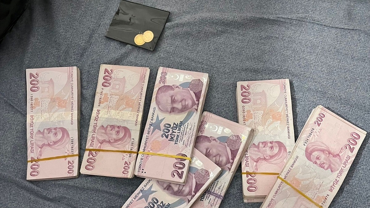 İzmir merkezli FETÖ operasyonunda örgütün güncel eğitim yapılanması deşifre edildi İzmir merkezli FETÖ operasyonunda örgütün güncel eğitim yapılanması deşifre edildi