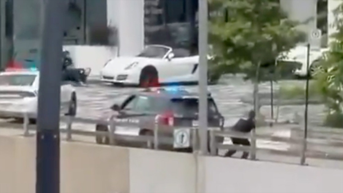 Kanada’da silahlı saldırı sonucu 1’i polis 2 kişi hayatını kaybetti, 1 polis yaralandı Kanada’da silahlı saldırı sonucu 1’i polis 2 kişi hayatını kaybetti, 1 polis yaralandı