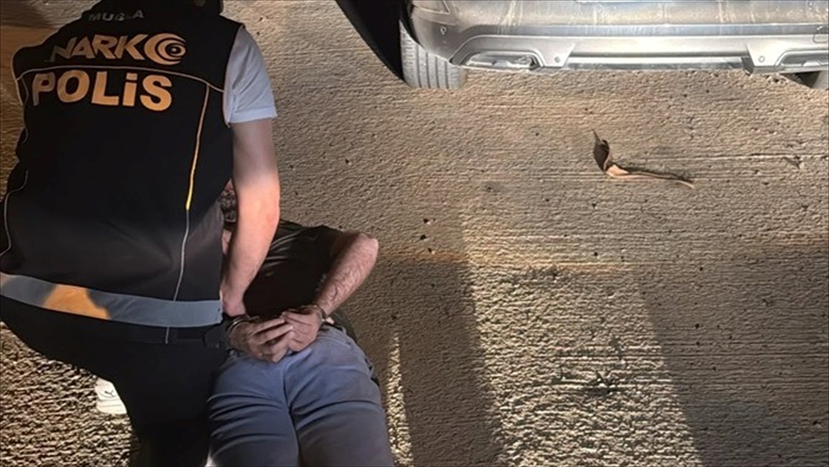 Kırmızı bültenle aranan Alman şüpheli Bodrum’da yakalandı Kırmızı bültenle aranan Alman şüpheli Bodrum’da yakalandı