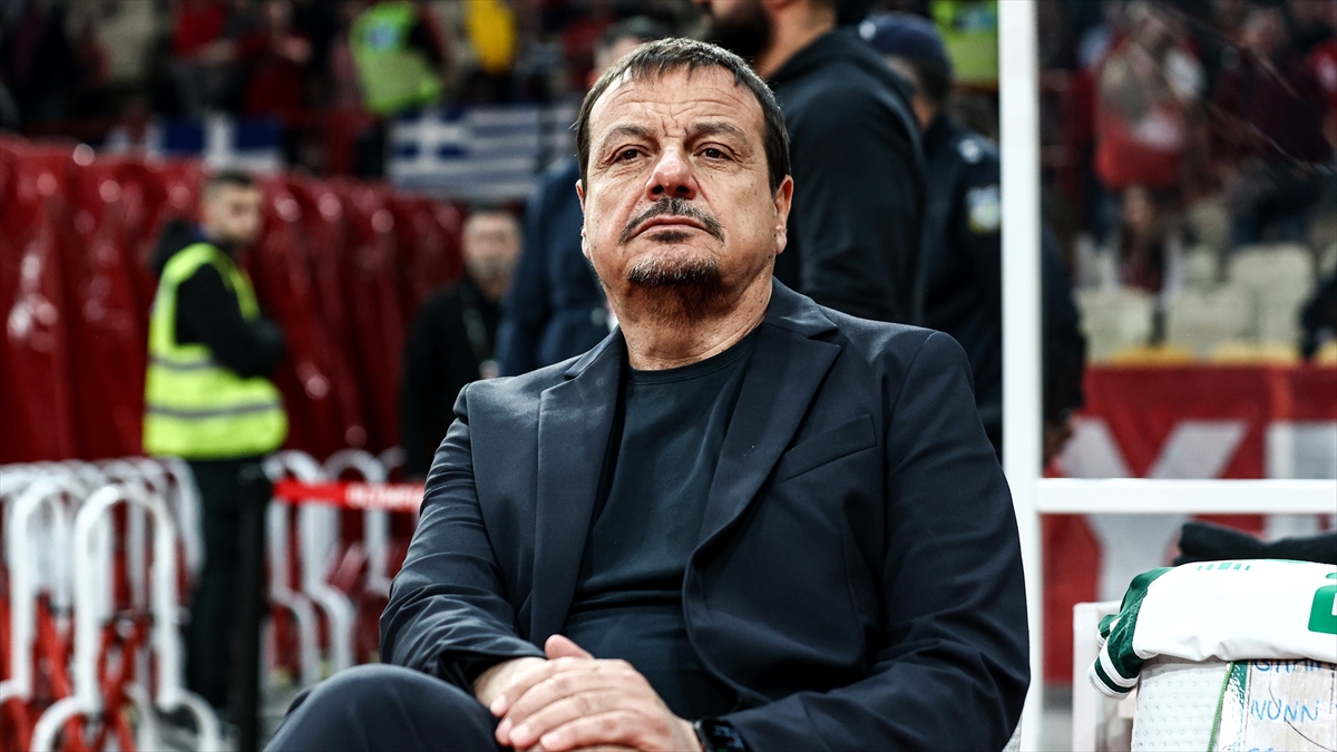 Panathinaikos Başantrenörü Ataman’dan hakem tepkisi