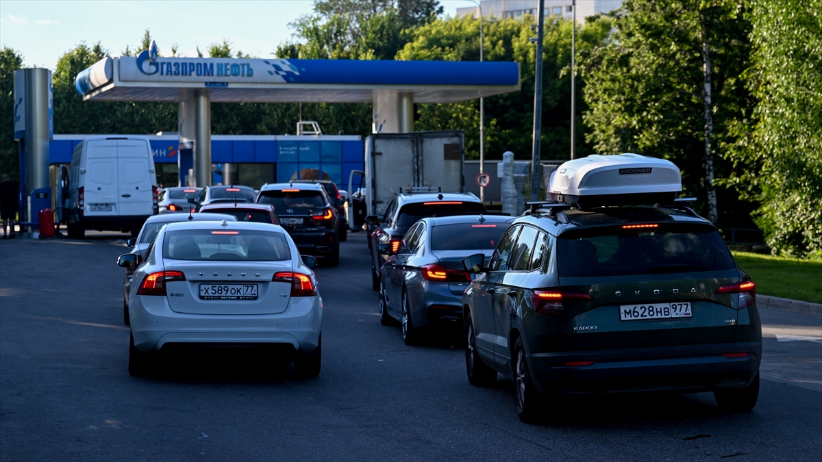 Rusya’nın Saratov bölgesinde benzin satışına kısıtlama getirildi Rusya’nın Saratov bölgesinde benzin satışına kısıtlama getirildi