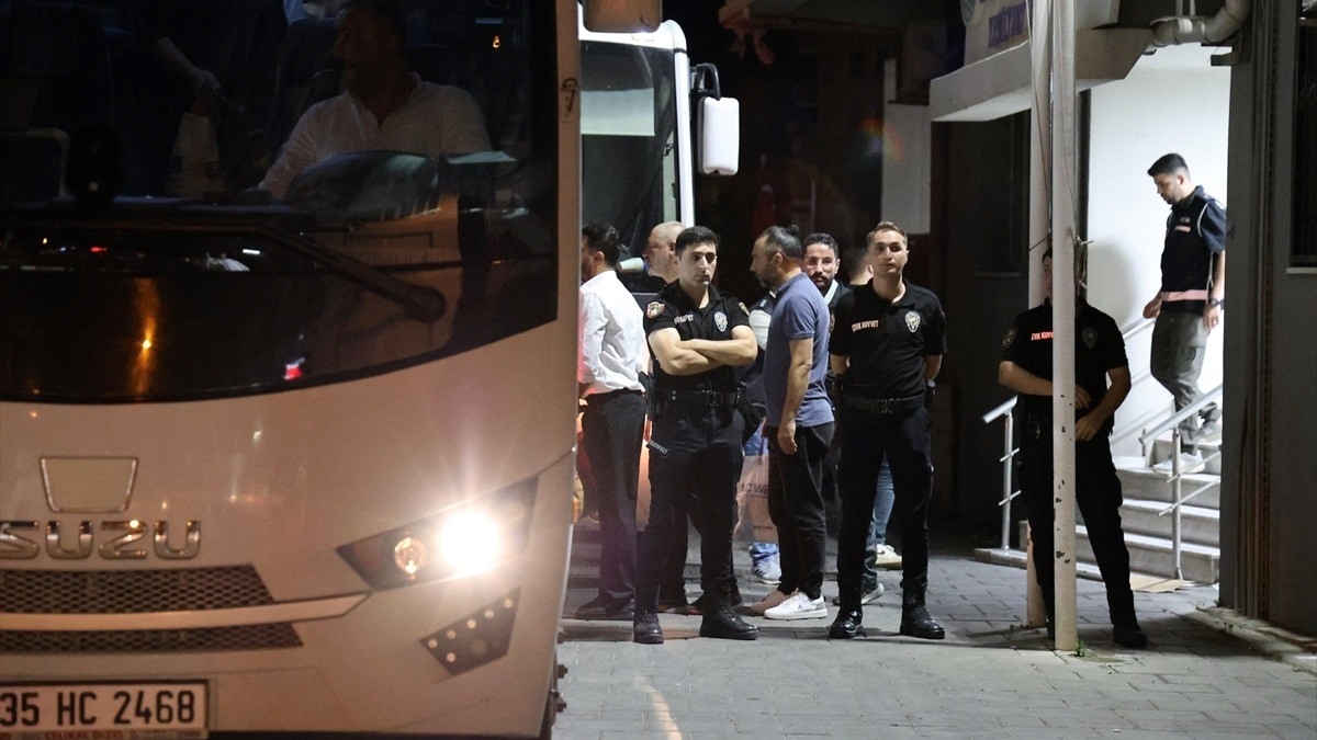 Seferihisar Belediyesi soruşturmasında Belediye Başkanı Yetişkin ve 11 şüpheli tutuklandı