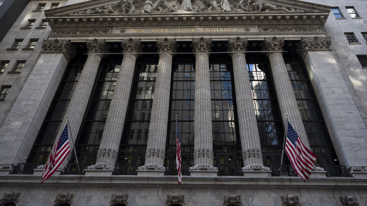 S&P 500 ve Nasdaq, çip hissesi satışları ve jeopolitik risklerle bir ayın en düşük seviyelerini gördü S&P 500 ve Nasdaq, çip hissesi satışları ve jeopolitik risklerle bir ayın en düşük seviyelerini gördü