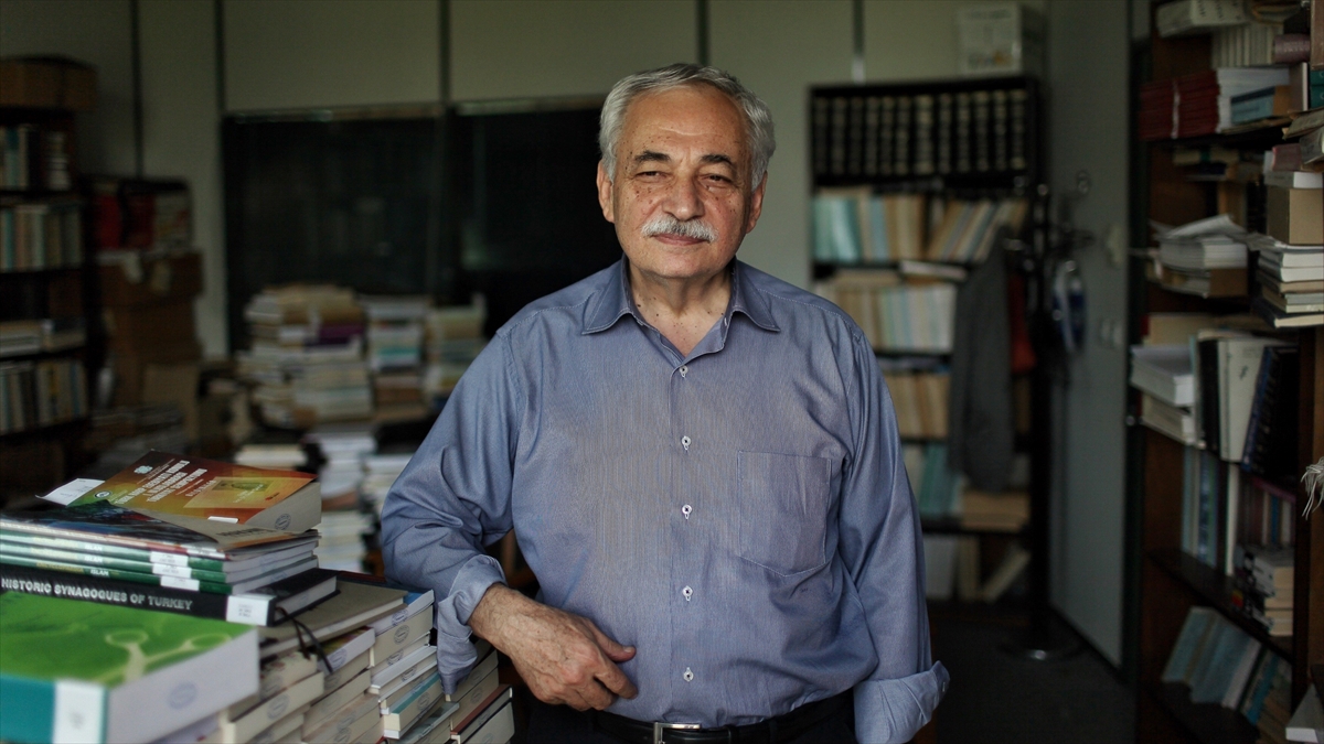 Tarihçi Prof. Dr. İsmail Erol Erünsal: Kitaplar, gaza ruhunu canlı tutmada mühim bir rol oynuyordu Tarihçi Prof. Dr. İsmail Erol Erünsal: Kitaplar, gaza ruhunu canlı tutmada mühim bir rol oynuyordu