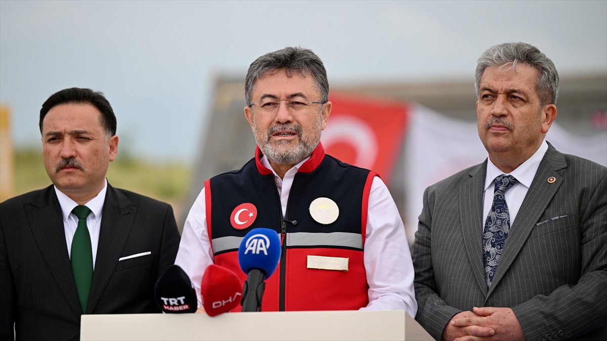 Tarım ve Orman Bakanı Yumaklı: 600 bin büyükbaş hayvan üretimi ve 1 milyar dolarlık bir ihracatı hedefliyoruz Tarım ve Orman Bakanı Yumaklı: 600 bin büyükbaş hayvan üretimi ve 1 milyar dolarlık bir ihracatı hedefliyoruz
