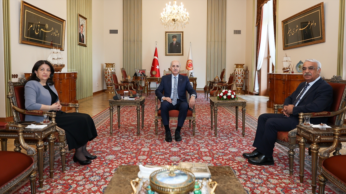 TBMM Başkanı Kurtulmuş, DEM Parti heyetini kabul etti TBMM Başkanı Kurtulmuş, DEM Parti heyetini kabul etti