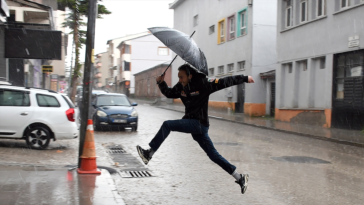 Türkiye’de geçen ay 214 şiddetli meteorolojik olay yaşandı Türkiye’de geçen ay 214 şiddetli meteorolojik olay yaşandı