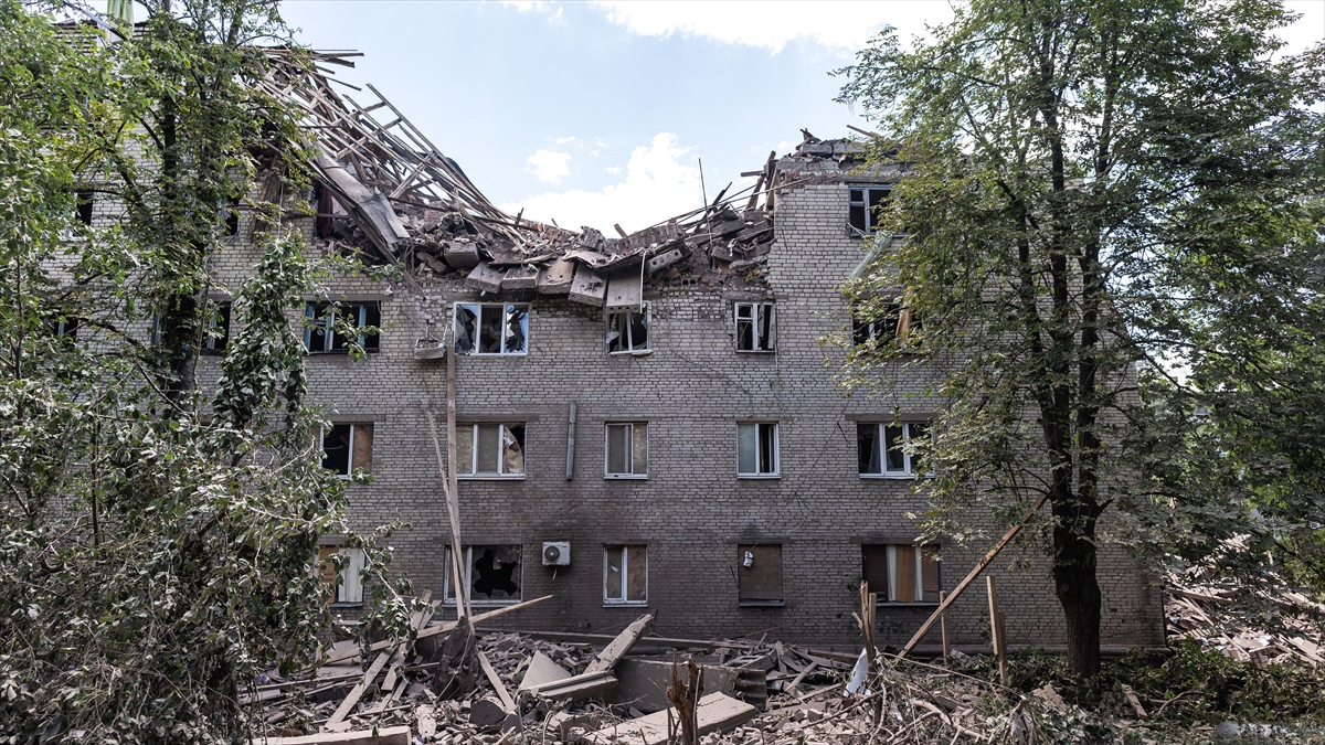 Ukrayna: Rusya’nın hava saldırıları sonucu 3 kişi yaşamını yitirdi, 30 kişi yaralandı