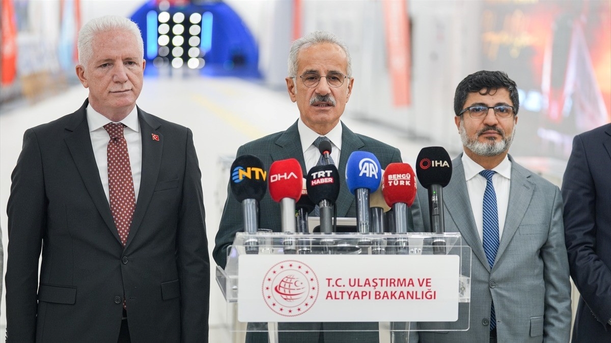 Uraloğlu: Halkalı-Arnavutköy kesimi ile tamamı yeraltında olan metro sınıfında Türkiye’nin en uzun hattını tamamladık Uraloğlu: Halkalı-Arnavutköy kesimi ile tamamı yeraltında olan metro sınıfında Türkiye’nin en uzun hattını tamamladık
