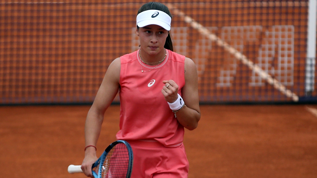 Zeynep Sönmez, Eastbourne Açık’ta çeyrek finale çıktı Zeynep Sönmez, Eastbourne Açık’ta çeyrek finale çıktı