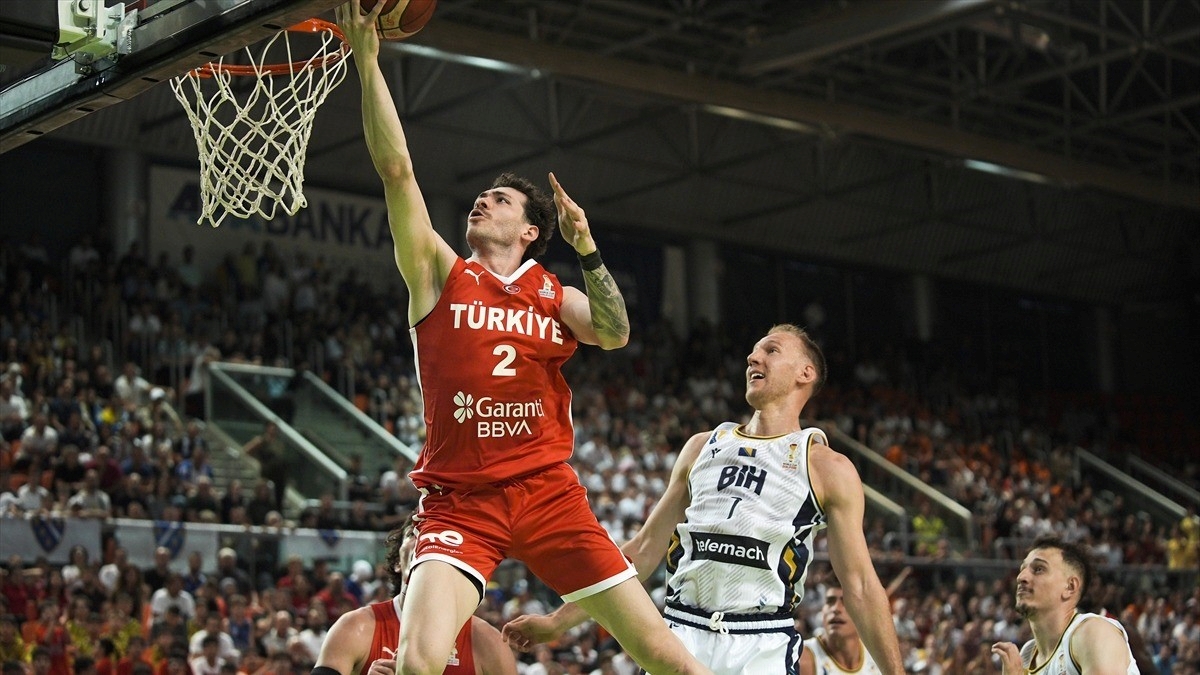 A Milli Erkek Basketbol Takımı Bosna Hersek’i 82-75 yendi A Milli Erkek Basketbol Takımı Bosna Hersek’i 82-75 yendi
