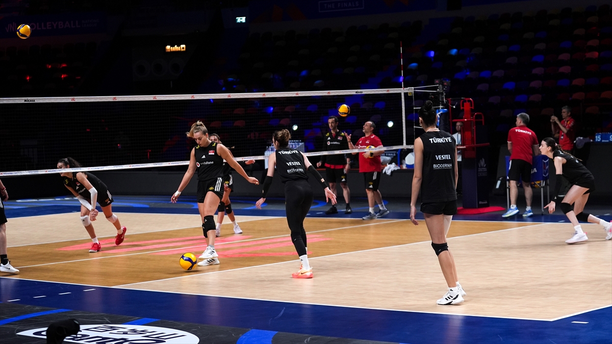 A Milli Kadın Voleybol Takımı, yarı final öncesi kupa hedefiyle motive A Milli Kadın Voleybol Takımı, yarı final öncesi kupa hedefiyle motive