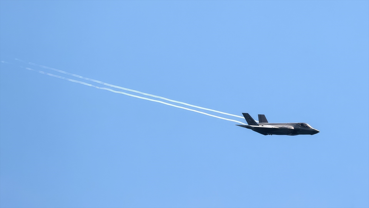 ABD’li Kongre üyesinden Türkiye’nin F-35 programına dönüşü konusunda “umut verici” yorumu ABD’li Kongre üyesinden Türkiye’nin F-35 programına dönüşü konusunda “umut verici” yorumu