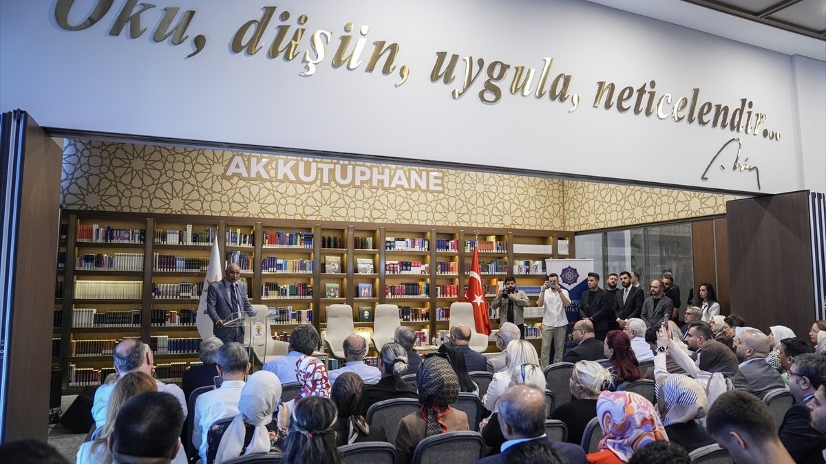 AK Parti’de şair Erdem Bayazıt’ı Anma ve Anlama programı düzenlendi