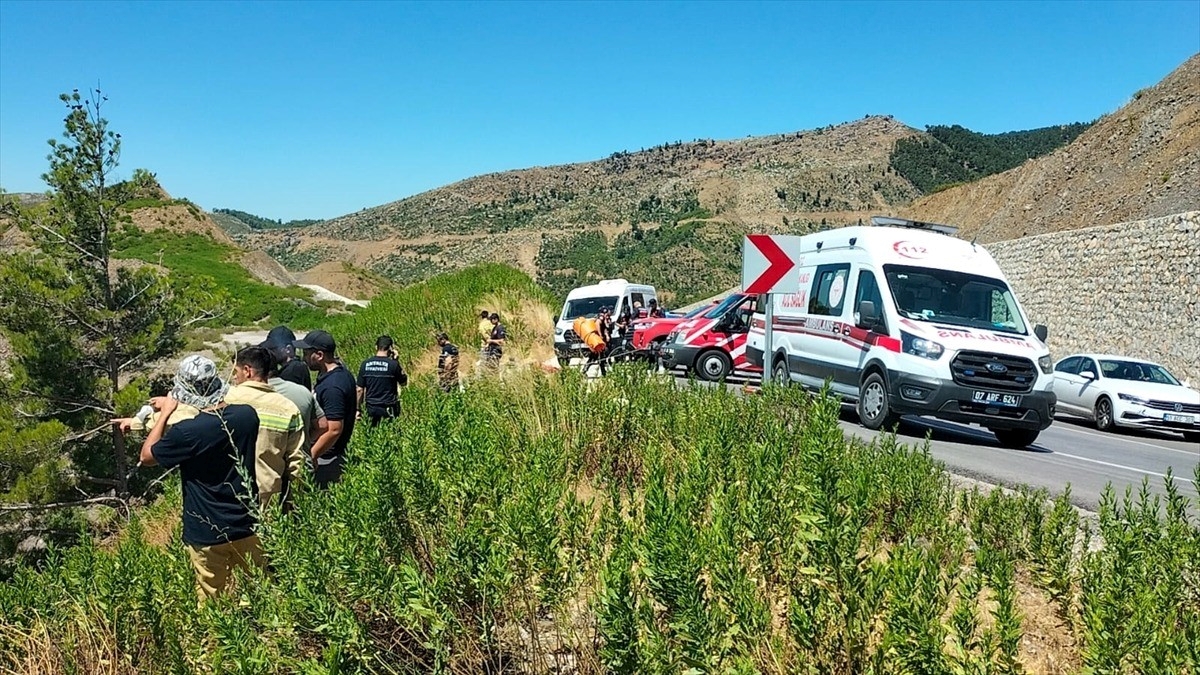 Antalya’da uçuruma yuvarlanan otomobildeki 5 kişi hayatını kaybetti