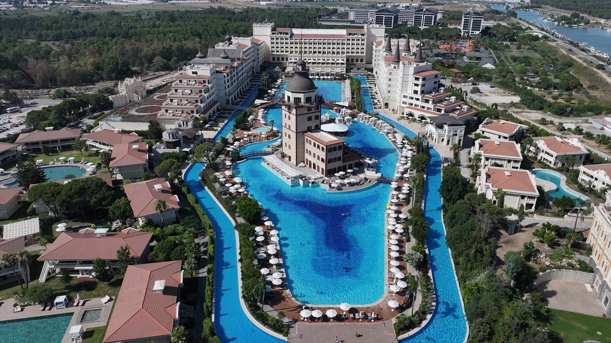 Antalya’ya gelen yabancı turist sayısı 6,5 milyonu aştı Antalya’ya gelen yabancı turist sayısı 6,5 milyonu aştı