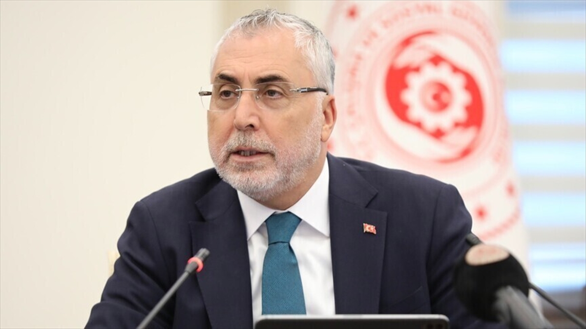Bakan Işıkhan: 2026-2028 arasında toplam 187,5 milyar lirayı imalat sektörümüzün kullanımına sunacağız Bakan Işıkhan: 2026-2028 arasında toplam 187,5 milyar lirayı imalat sektörümüzün kullanımına sunacağız